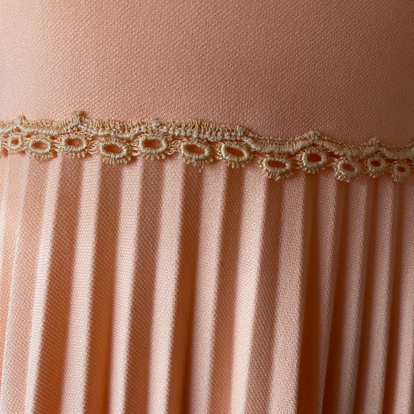 SOLD 🧡VTG accordion pleated peach maxi dress - Picture 3 of 3
